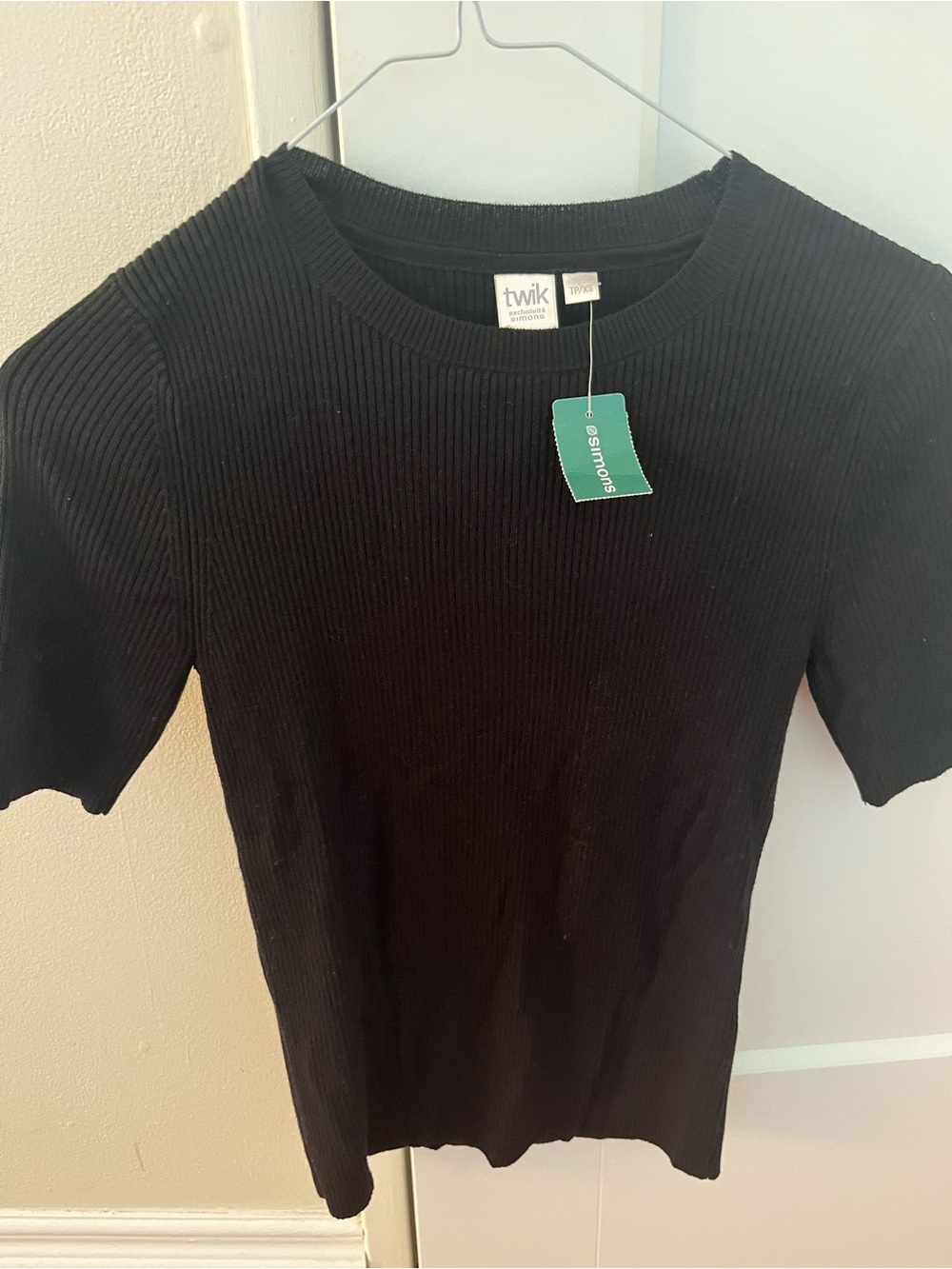 Ladies TWIK black ribbed crew neck top nwt